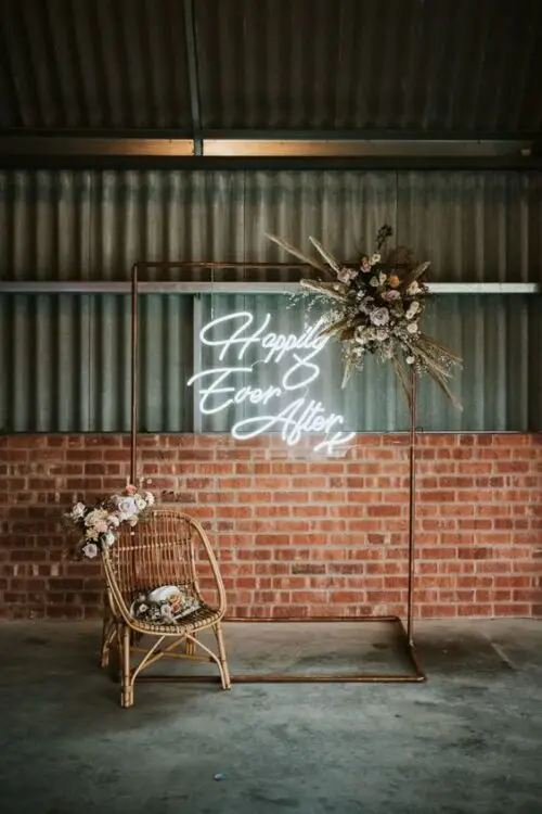 Neon sign Happily Ever After