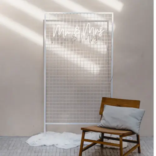 Backdrop Grid wit